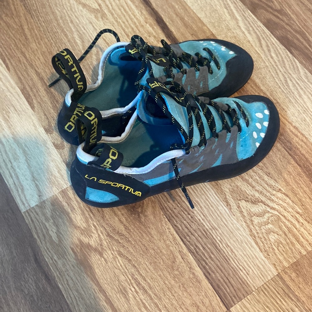LA Sportiva Womens Climbing Shoes + FREE Chalk Bag